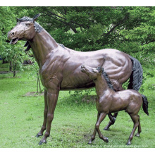 Statue de jument et de poulain en bronze